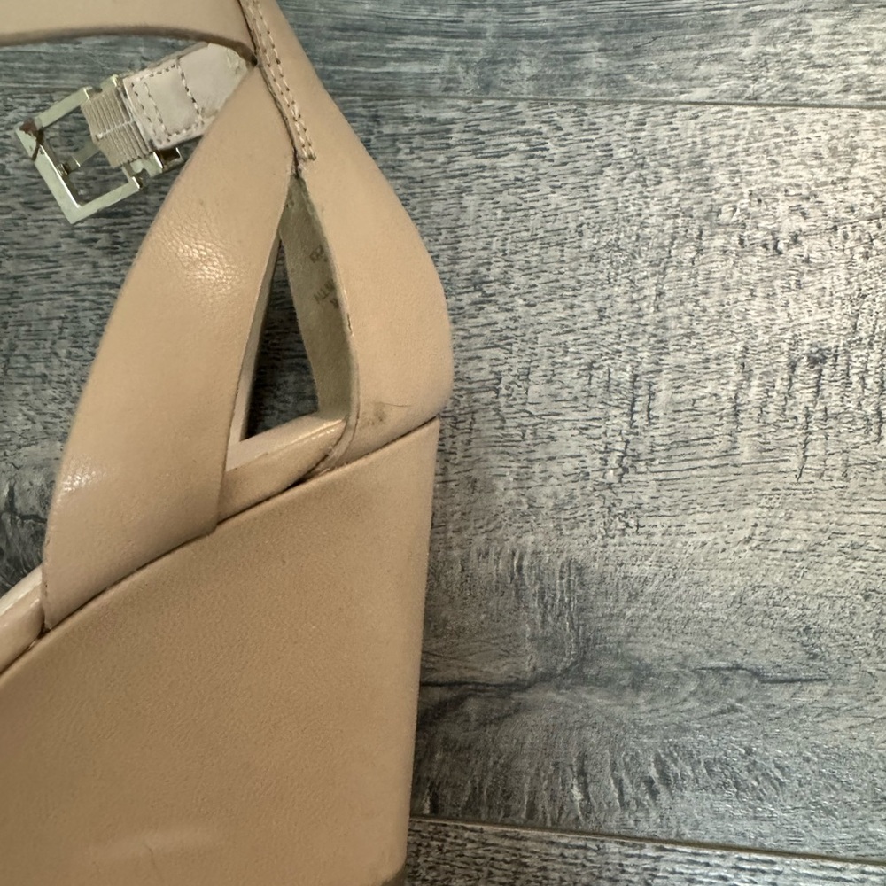 Kelly & Katie Tan Wedges - Picture 8 of 10